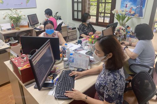 Người dân Thủ đô lập 'lá chắn thép' trước diễn biến mới của COVID-19