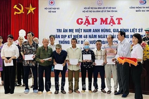 48 năm thống nhất đất nước: Tri ân các Mẹ Việt Nam Anh hùng và gia đình liệt sỹ