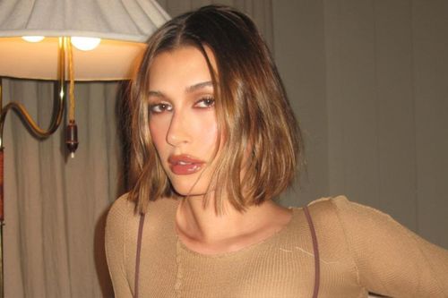 Hailey Bieber buồn phiền vì quãng thời gian đầy khó khăn sau khi bị đe dọa tính mạng