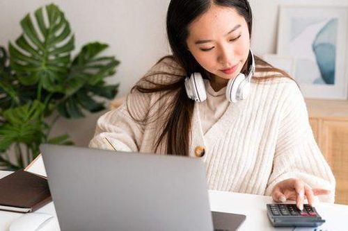 Nếu quy tắc 50/30/20 khó giữ được tiền, hãy chuyển sang quy tắc 70/20/10