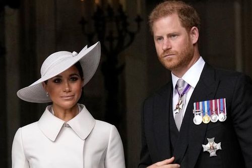 Không nhận được lời xin lỗi chính thức từ Vương thất, Harry và Meghan ngậm ngùi chịu thỏa hiệp
