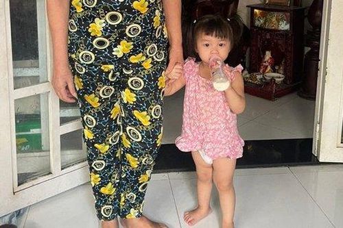 TP.HCM: Tìm người thân cho bé gái 2 tuổi bị mẹ 'bỏ quên'