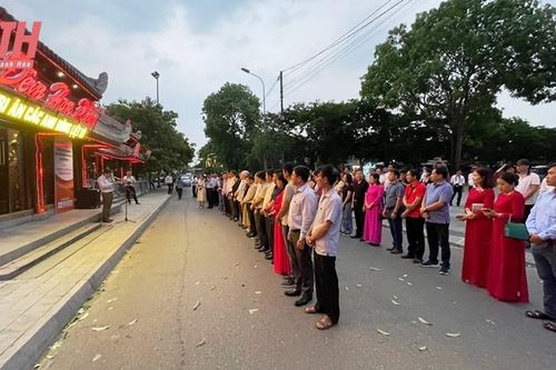 Đêm hoa đăng tri ân các anh hùng liệt sỹ trên sông Thạch Hãn