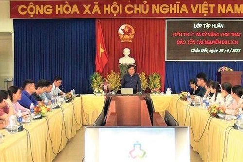 Tập huấn kiến thức, kỹ năng khai thác, bảo tồn tài nguyên du lịch ở TP. Châu Đốc