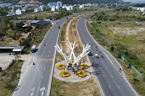 Công trình trồng cây xanh dải phân cách đường Võ Nguyên Giáp: Giao UBND TP. Nha Trang và huyện Diên Khánh quản lý, khai thác