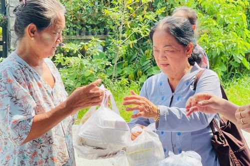 Tịnh viện Pháp Hạnh (H.Củ Chi) trao 2.000 suất ăn chay đến bệnh nhân, người nghèo