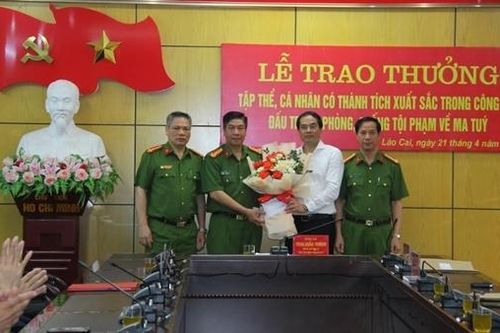 Khen thưởng Công an tỉnh Lào Cai đấu tranh hiệu quả với tội phạm ma túy