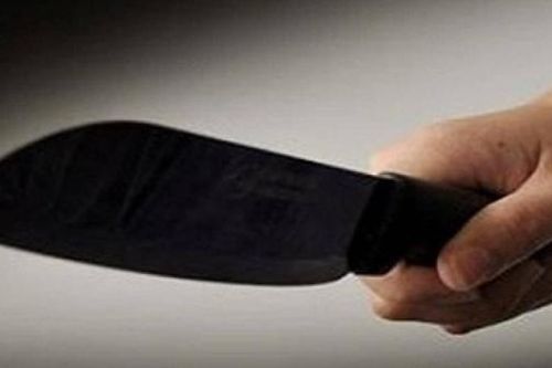 Níu kéo tình cảm bằng cách... chém 'bố vợ hụt'