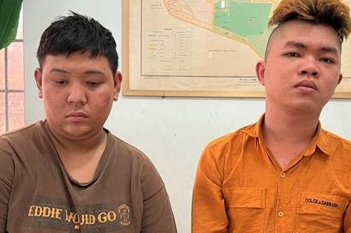 Mang 2 khẩu súng đi bán thì bị tổ công tác 161 bắt giữ