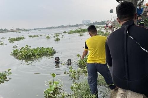 Mất tích vì đang nhậu thì nhảy sông Sài Gòn để tắm
