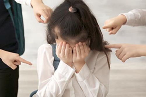 Bạo lực học đường: Có phải người lớn đang quá vô tâm với trẻ?