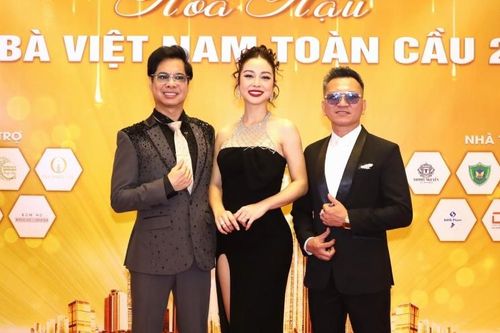 Danh ca Ngọc Sơn, hoa hậu Jennifer Phạm ngồi ghế nóng cuộc thi 'Hoa hậu Quý bà Việt Nam Toàn cầu 2023'