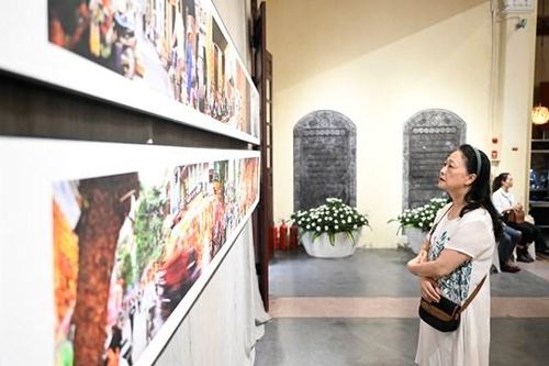 Thưởng lãm 'Hà Nội - Một thành phố trong nhiếp ảnh'