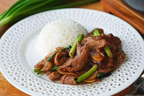 Cách xào thịt bò với gừng hao cơm