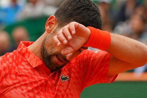Djokovic tự chê bai bản thân khi thua sốc