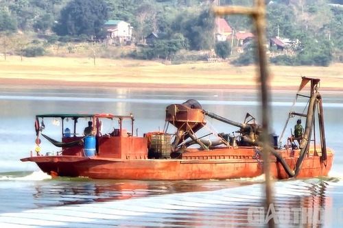 Doanh nghiệp dùng tàu không đăng kiểm nạo vét thủy điện