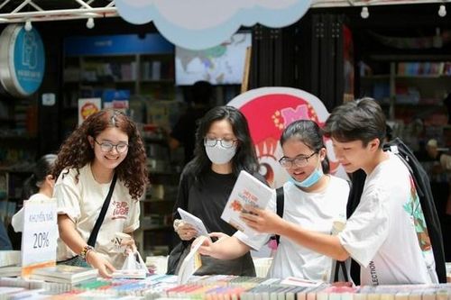 Viết sách bằng công nghệ hay bằng gan ruột