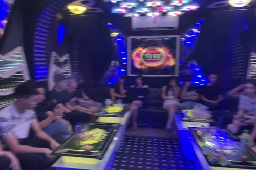 20 thanh niên thuê phòng karaoke để mở tiệc ma túy