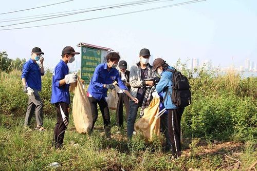 Hơn 700 bạn trẻ cùng 'Làm sạch Sơn Trà'