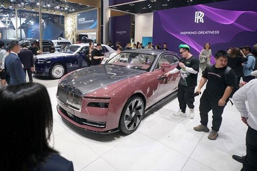 Rolls-Royce Spectre từ 19 tỷ đồng sát Việt Nam, các đại gia 'phát thèm'