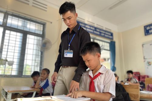 Nhận khó về mình để giữ chân học trò bán trú