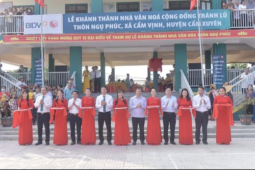 Bàn giao nhà tránh lũ cho người dân Hà Tĩnh