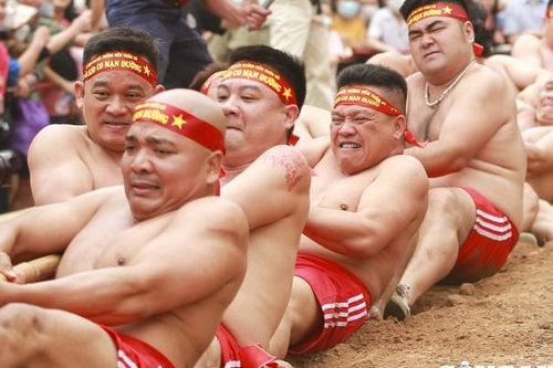 Hà Nội: Độc đáo trò kéo co ngồi tại Lễ hội Đền Trấn Vũ