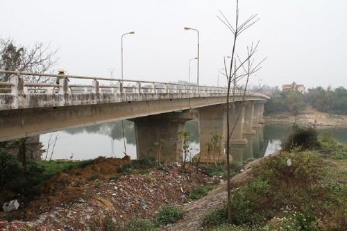 Buồn phiền chuyện gia đình, một phụ nữ nhảy cầu tự tử