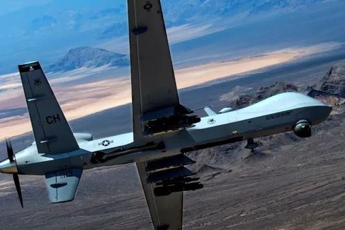 UAV quân sự Mỹ 'chạm trán' với UFO
