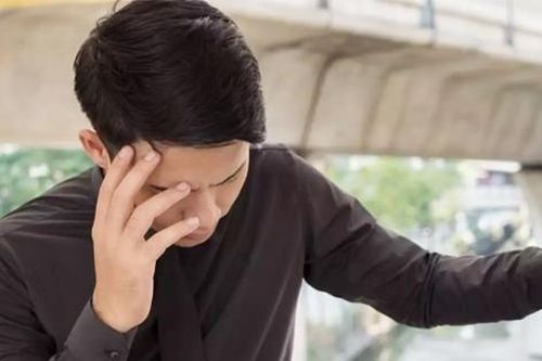 Khi nào cần đi khám ngay nếu bị đau đầu?