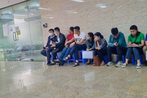 Hà Nội: Xếp hàng 2 ngày chưa nộp được hồ sơ mua nhà ở xã hội