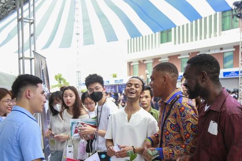Giúp sinh viên tiếp cận sớm việc làm