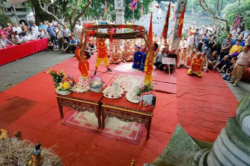 Tưng bừng Lễ hội Đền Trấn Vũ và nghi lễ 'Kéo co ngồi'