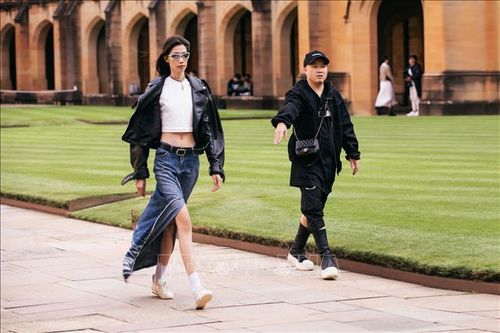 Mỹ nhân Việt hội tụ tại Australia chuẩn bị cho show diễn thời trang của NTK Đỗ Mạnh Cường