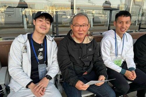 Hùng Dũng bất ngờ sang Hàn Quốc thăm HLV Park Hang Seo và Văn Toàn