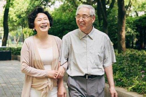 Về già, người khôn ngoan tránh chi tiền vào 3 'vùng cấm' này