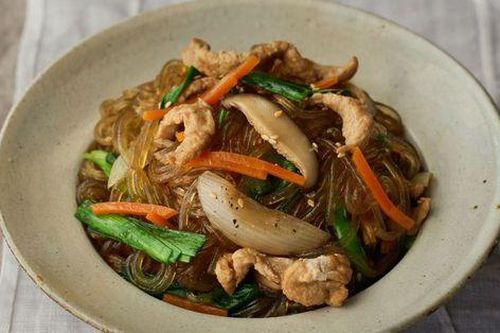 Bữa tối đơn giản đủ chất với món miến trộn rau củ thơm ngon