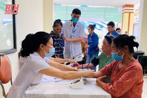 Khám, tư vấn và cấp phát thuốc miễn phí cho đối tượng chính sách
