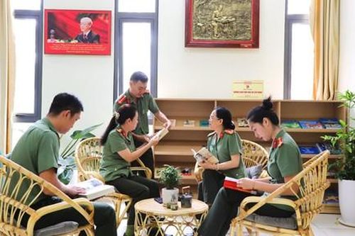 Công an TPHCM hưởng ứng Ngày Sách Việt Nam