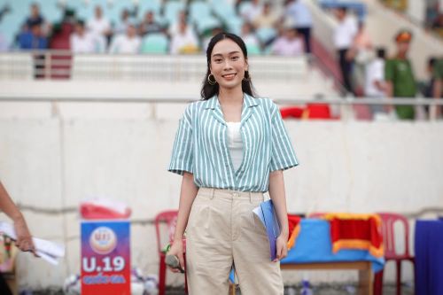 Hoa hậu Ban Mai làm MC cho giải bóng đá trẻ quốc gia
