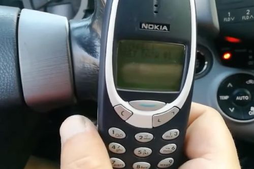 Dùng Nokia 3310 để trộm xe hơi