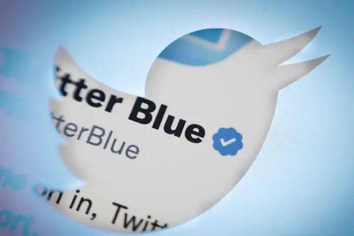 Cú 'quay xe' bí ẩn của Twitter