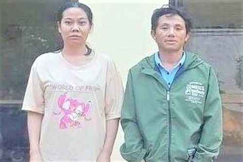 Vợ chồng thợ hồ vượt 50 km trả nửa tỷ đồng cho người chuyển nhầm