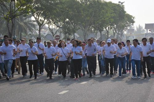 800 vận động viên tham gia Giải Việt dã-chạy Vũ trang truyền thống Báo Đà Nẵng