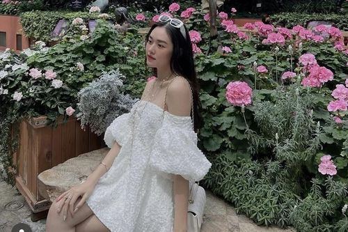 Lên chức mẹ, 'tiểu thư RMIT' Tường San vẫn sở hữu body 'nàng thơ'