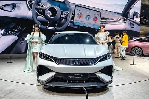 BYD Song L - SUV điện 'con lai' của Kia EV6 và Porsche Cayenne