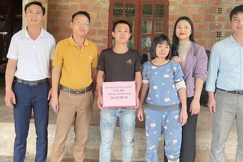 Bạn đọc VietNamNet hỗ trợ người đàn ông bị cây đè vỡ não