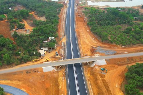 Người dân, tài xế trông ngày cao tốc Phan Thiết - Dầu Giây thông xe