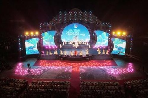 Khai trương năm du lịch 2023 'Hà Tĩnh – Trang thơ hòa cánh sóng'