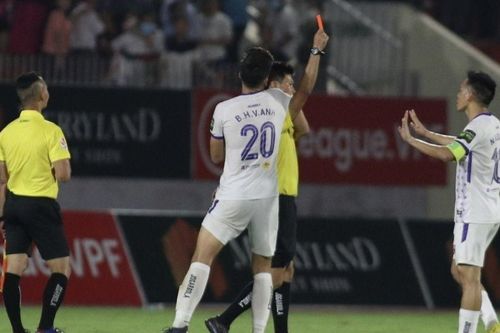 Hà Nội FC khiếu nại về án treo giò 8 trận của Văn Quyết; Quang Hải nhận tin kém vui trước ngày trở về Việt Nam